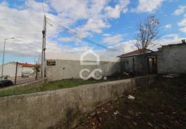 House for reconstruction with land on the outskirts of the city with views over the city