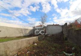 House for reconstruction with land on the outskirts of the city with views over the city