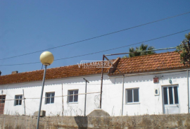 Urban banking building consisting of 3 single storey townhouses located on the Sado Beaches