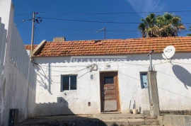 Urban banking building consisting of 3 single storey townhouses located on the Sado Beaches