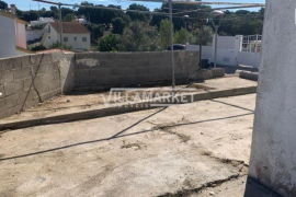 Urban banking building consisting of 3 single storey townhouses located on the Sado Beaches