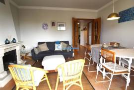 2 bedroom apartment with parking located in Pêra- Annual Rental