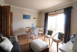 2 bedroom apartment with parking located in Pêra- Annual Rental