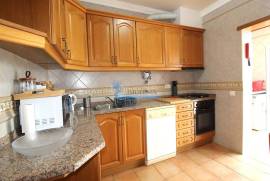 2 bedroom apartment with parking located in Pêra- Annual Rental