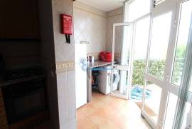 2 bedroom apartment with parking located in Pêra- Annual Rental