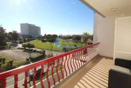 2 bedroom apartment with pool and garage located in the Tivoli Building in Vilamoura