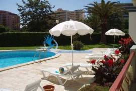 2 bedroom apartment with pool and garage located in the Tivoli Building in Vilamoura