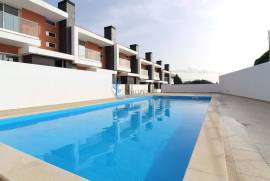 New 3 bedroom townhouse located in an exclusive condominium - Branqueira