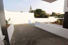 New 3 bedroom townhouse located in an exclusive condominium - Branqueira