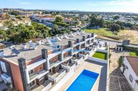 New 3 bedroom townhouse located in an exclusive condominium - Branqueira