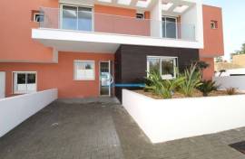 New 3 bedroom townhouse located in an exclusive condominium - Branqueira