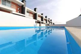 New 2 bedroom townhouse located in an exclusive condominium - Branqueira