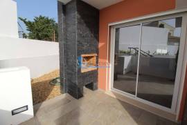 New 2 bedroom townhouse located in an exclusive condominium - Branqueira