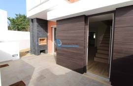 New 2 bedroom townhouse located in an exclusive condominium - Branqueira