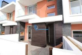 New 2 bedroom townhouse located in an exclusive condominium - Branqueira