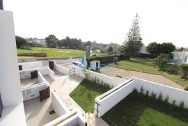 New 2 bedroom townhouse located in an exclusive condominium - Branqueira