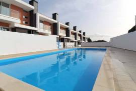 New 2 bedroom townhouse located in an exclusive condominium - Branqueira