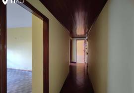 2 bedroom apartment under renovation in Rua cidade de Castelo Branco