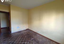 2 bedroom apartment under renovation in Rua cidade de Castelo Branco