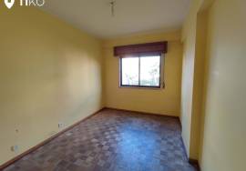 2 bedroom apartment under renovation in Rua cidade de Castelo Branco