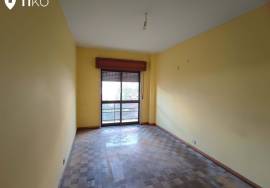 2 bedroom apartment under renovation in Rua cidade de Castelo Branco