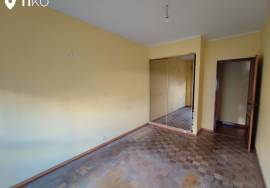 2 bedroom apartment under renovation in Rua cidade de Castelo Branco