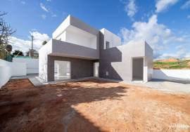 For Sale: Contemporary Villa in Albardeira – Elegance, Comfort, and a Perfect Location