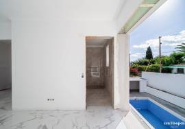 For Sale: Contemporary Villa in Albardeira – Elegance, Comfort, and a Perfect Location