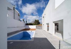 For Sale: Contemporary Villa in Albardeira – Elegance, Comfort, and a Perfect Location