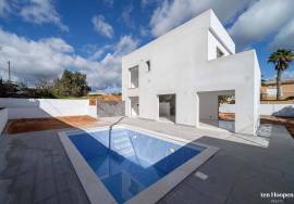 For Sale: Contemporary Villa in Albardeira – Elegance, Comfort, and a Perfect Location