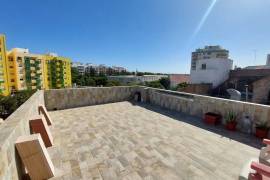 Refurbished 3 bedroom villa on the ground floor and 1st floor with terrace overlooking the city