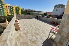 Refurbished 3 bedroom villa on the ground floor and 1st floor with terrace overlooking the city