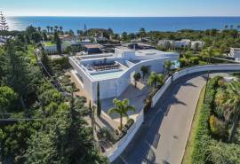 Carvoeiro - 4-bedroom villa designed by leading architect, stunning sea views