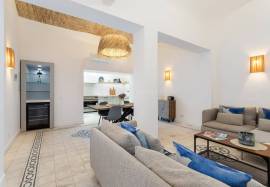 Olhão, beautifully refurbished house with 4 bedrooms and fantastic top terraces.