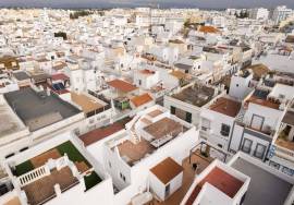 Olhão, beautifully refurbished house with 4 bedrooms and fantastic top terraces.