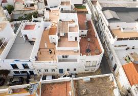 Olhão, beautifully refurbished house with 4 bedrooms and fantastic top terraces.