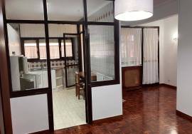 Apartment for rent with 3 bedrooms and 2 bathrooms with garage and elevator