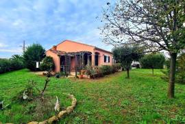 Pleasant Traditional Single Storey Villa With 4 Bedrooms On A 1512 M2 Land With Terraces And Pool.