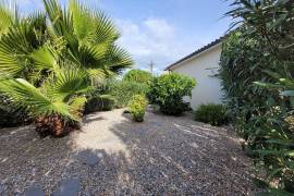 Lovely Single Storey Villa Offering 90 M2 Living Space On 465 M2 Of Land With Views, Pool And Garage.