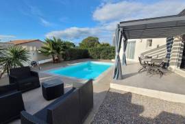 Lovely Single Storey Villa Offering 90 M2 Living Space On 465 M2 Of Land With Views, Pool And Garage.