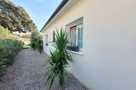 Lovely Single Storey Villa Offering 90 M2 Living Space On 465 M2 Of Land With Views, Pool And Garage.