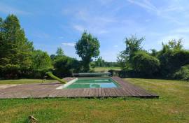 Modern and spacious villa with pool