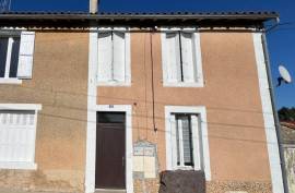 €70000 - Building with 2 Studios in Ruffec