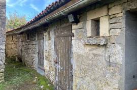 €119200 - Pretty Charentais Cottage with 4 Bedrooms and Garden 10 Minutes from Sauze Vaussais