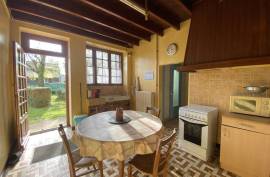 €119200 - Pretty Charentais Cottage with 4 Bedrooms and Garden 10 Minutes from Sauze Vaussais