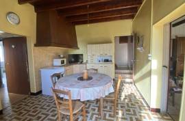 €119200 - Pretty Charentais Cottage with 4 Bedrooms and Garden 10 Minutes from Sauze Vaussais