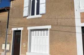 €175530 - Town House with Garden and Garage + Building with 2 Rented Studios