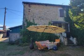 €175530 - Town House with Garden and Garage + Building with 2 Rented Studios