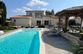 €299950 - Sublime And Luxurious 3 Bedroom House with Swimming Pool For Sale In Civray