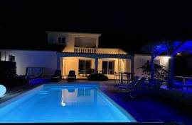 €299950 - Sublime And Luxurious 3 Bedroom House with Swimming Pool For Sale In Civray